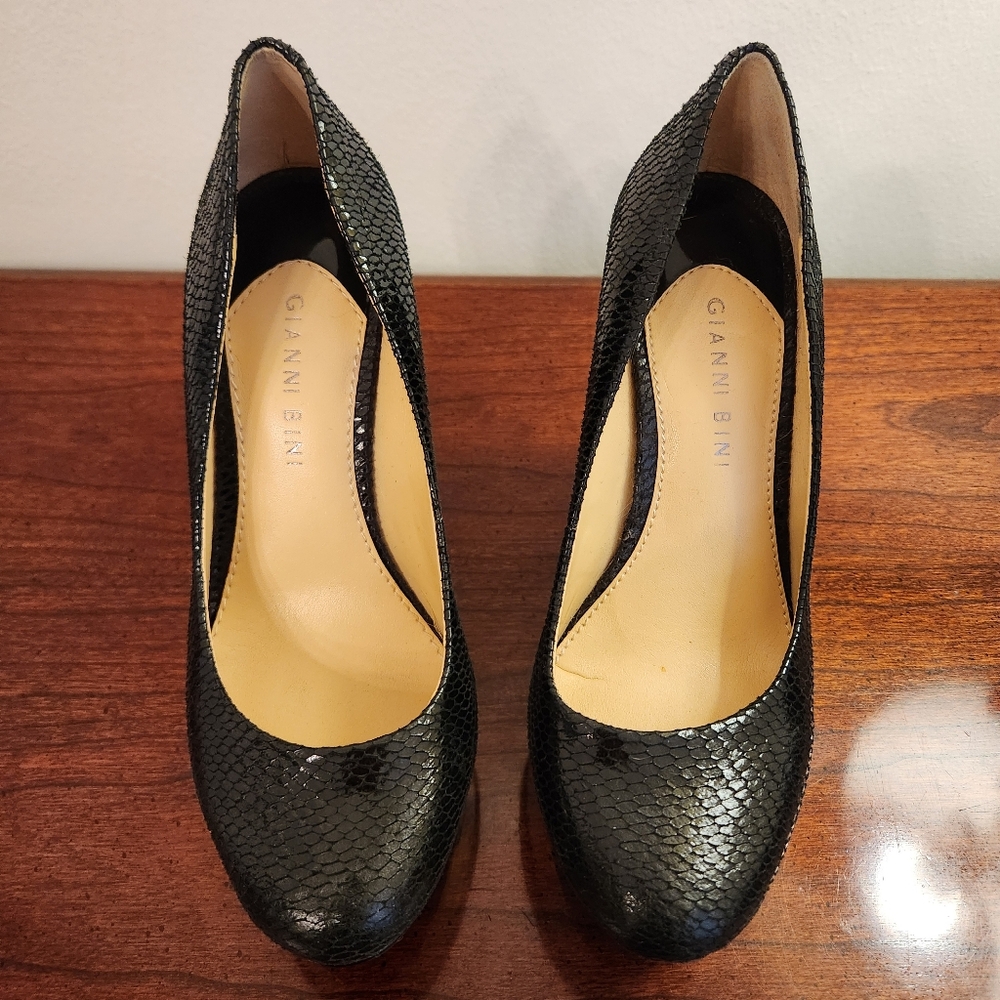 Gianni Bini Lizzie Wedge 6.5